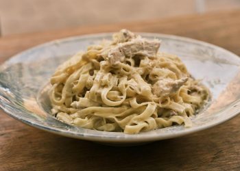 Resep Mudah Alfredo Ayam: Dengan dan Tanpa Krim