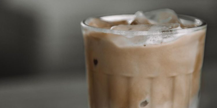 Membuat Es Kopi Susu Creamy dan Nikmat tanpa Kental Manis