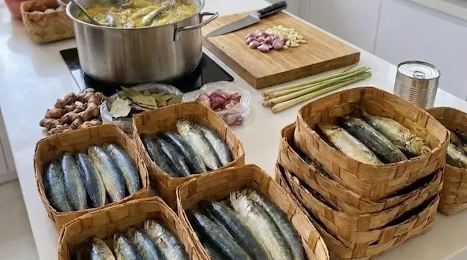 Mengolah Ikan Pindang Besek agar Tidak Asin dan Tetap Gurih serta Tidak Amis